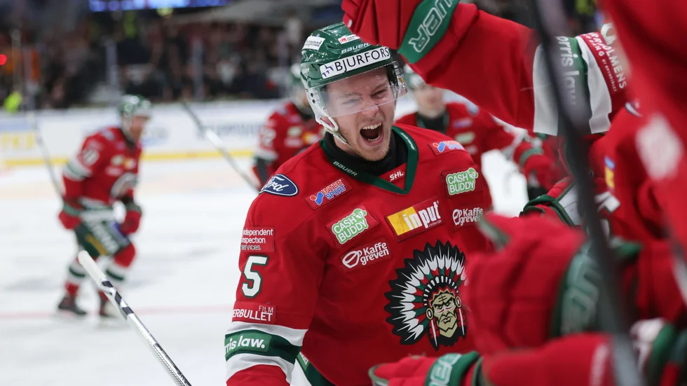 Frölundas Filip Johansson gör 2–0 under lördagens ishockeymatch i SHL mellan Frölunda och Skellefteå.