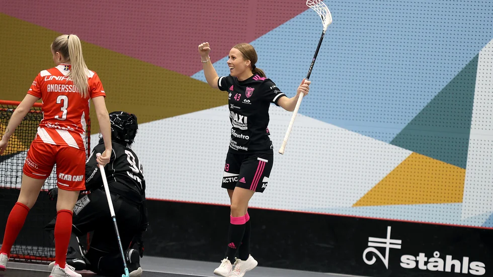 Moa Jakobsson har all anledning att jubla sedan hon segermålet när Falun besegrade Lund.