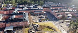 Hård kritik när Vrinnevi stänger var fjärde vårdplats: • Värsta sommaren på länge • "Extremt oroande" • "Folk kan dö"
