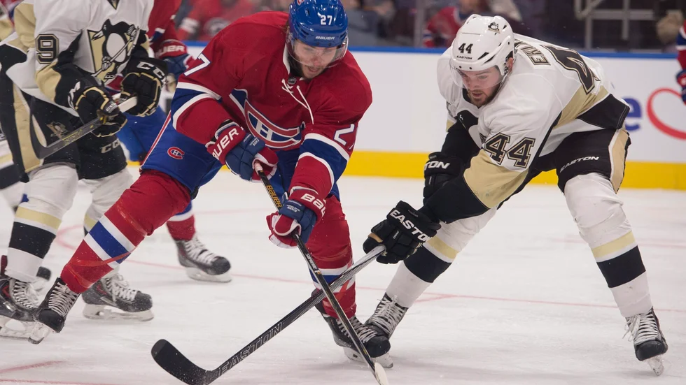 Tim Erixon (höger) är tillbaka i Pittsburgh Penguins farmalag WBS Penguins i AHL. Bilden är från säsongen 2015/16. 