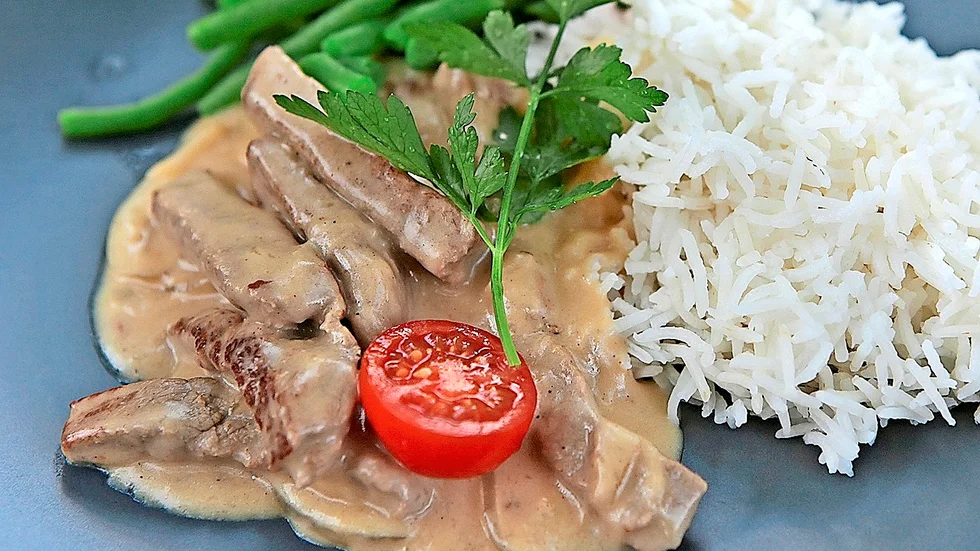Strimlad biff med grädde, lök och – senap, det är en mer äkta stroganov. 