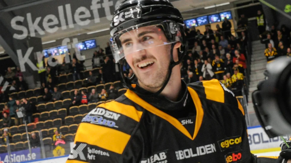 Bud Holloway sköt AIK till CHL-kvart. 