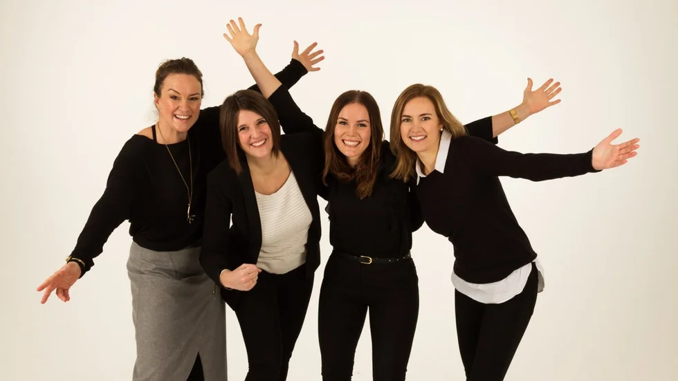 Stolta över lärare och elevernas engagemang är Ung Företagsamhet i Västerbotten, Frida Stighäll, Amanda Wikström, Linda Morin och Julia Forsberg.
