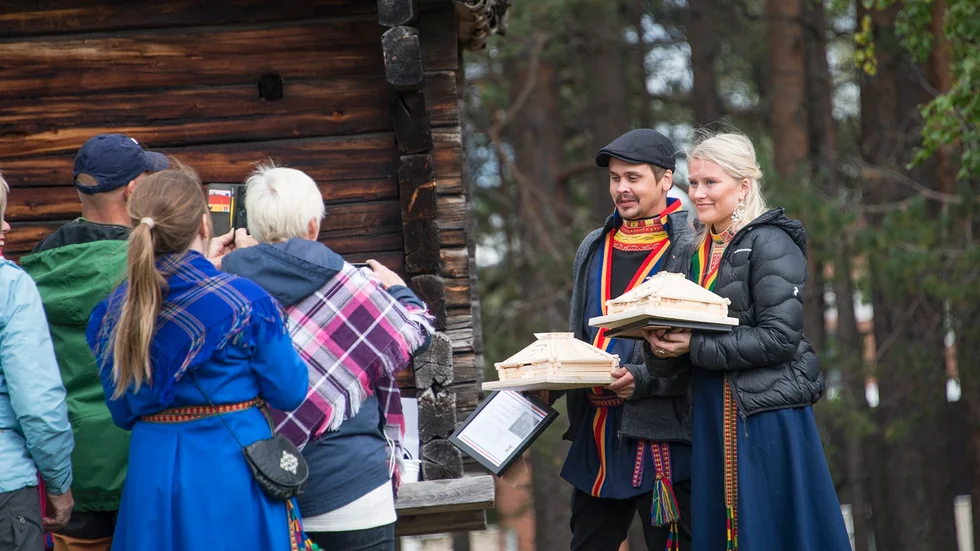 Simon Lundberg och Stina Larssons utsågs under lördagen till årets vägvisare. ”Det känns förstås jättekul”, säger Stina.