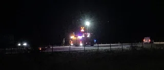 Trafikolycka på E4 i höjd med Kåge • A-traktor blev påkörd bakifrån av personbil  
