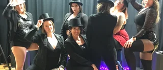 Hatt, handskar och höga klackar: Här dansas burlesk