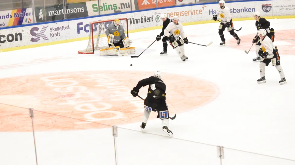 Filip Berglund blir skytt i PP2 från sin vänsterkant samtidigt som Albin Eriksson spelar i höga slott och Adam Pettersson kring kassen. 