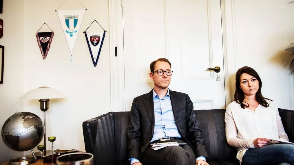 Spänt läge. Tobias Billström och hans dåvarande migrationspolitiska partner Maria Ferm (MP) utstrålade oftast ungefär de doser av hjärtlighet som bilden visar.