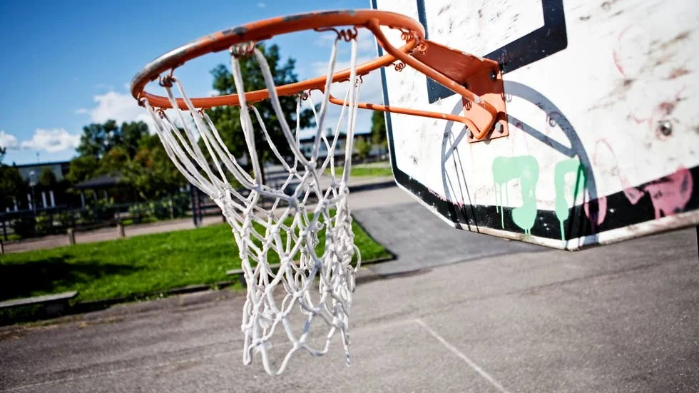 Misshandel. En skolelev döms efter att ha sparkat läraren.