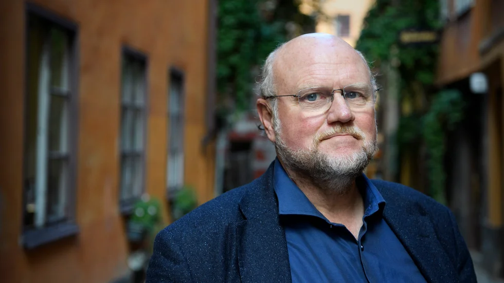 Ola Larsmos "Tio lektioner i svenska" trycks nu i en tredje upplaga och nämns av kulturminister Jeanette Gustafsdotter tillsammans med nobelpristagare 