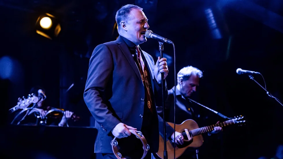 Parhästarna Magnus Carlson och Ola Nyström i Weeping Willows såg till att den första av bandets två raka konserter på Katalin blev riktigt fin.