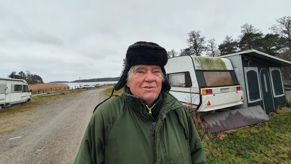 Lars-Arne Skogbrink undrar varför gästerna behöver flytta sina vagnar: "De har vi ju placerat som vi vill ha dem”, säger han.