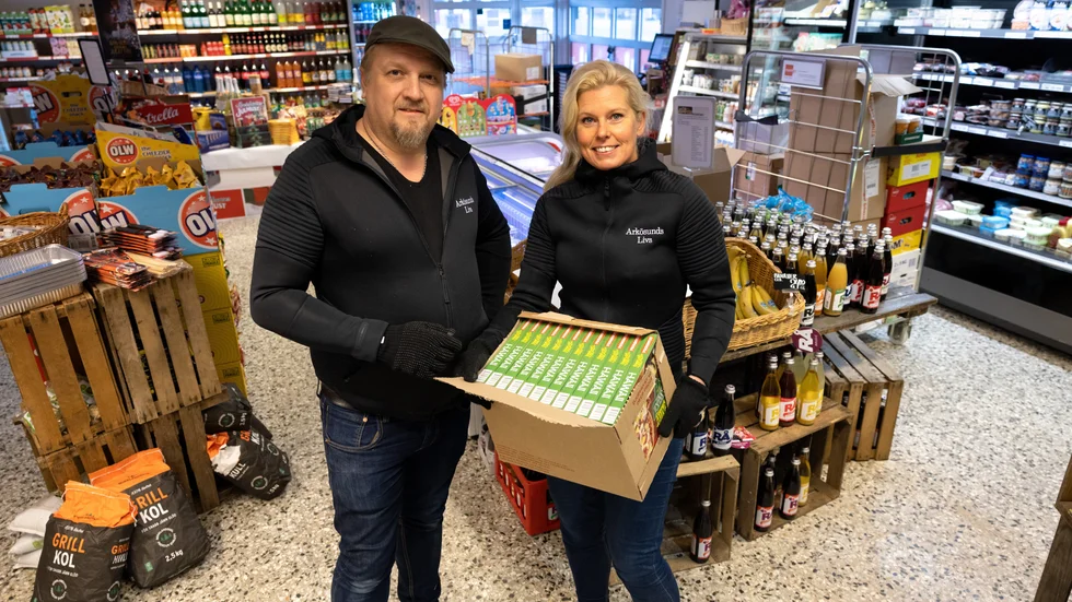 Jeppe och Pia Zandén är i stort sett nöjda med den första tiden som automatbutiken har varit öppen i Arkösund.
