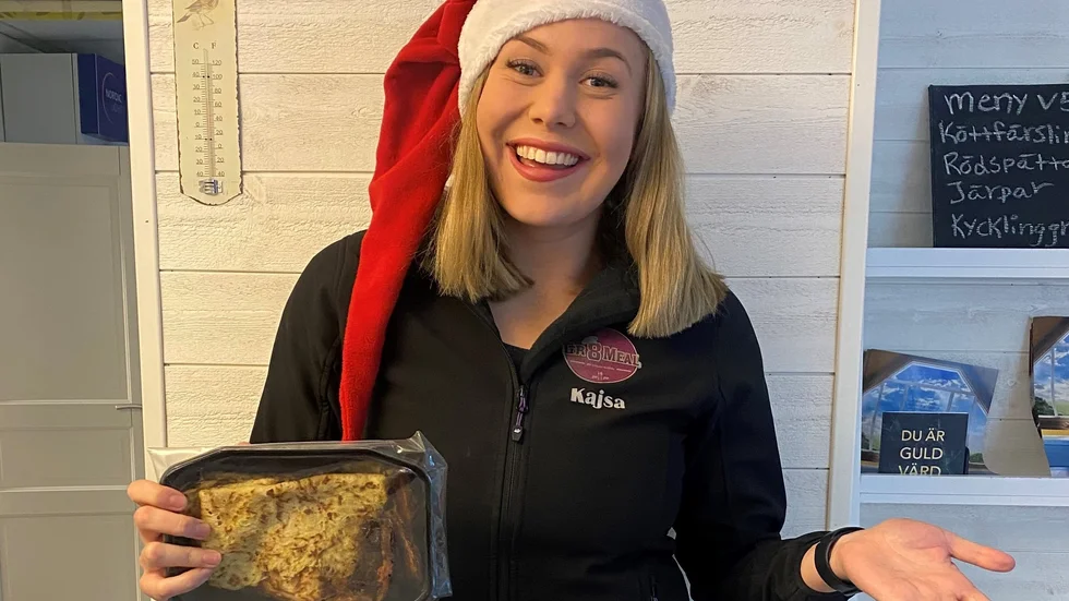 Kajsa Ekengren håller upp en av företagets matlådor. "Jag som person har alltid varit framåt och försökt gå min egen väg. Det är en otrolig styrka i mitt jobb", säger hon. 