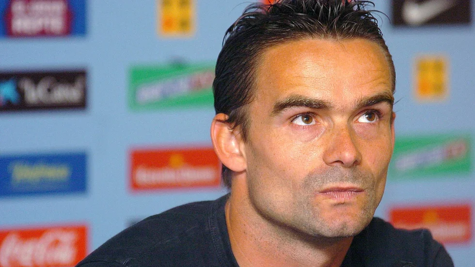 Marc Overmars i en bild från 2004, då han meddelade att han skulle avsluta karriären som aktiv spelare.