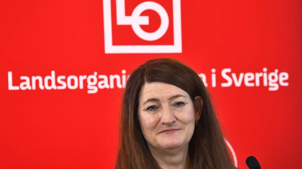 Ordförande Susanna Gideonsson ger inte hela bilden när hon säger att LO:s bidrag till Socialdemokraterna är förankrat vid organisationens stämma, skriver Sverigedemokraterna.