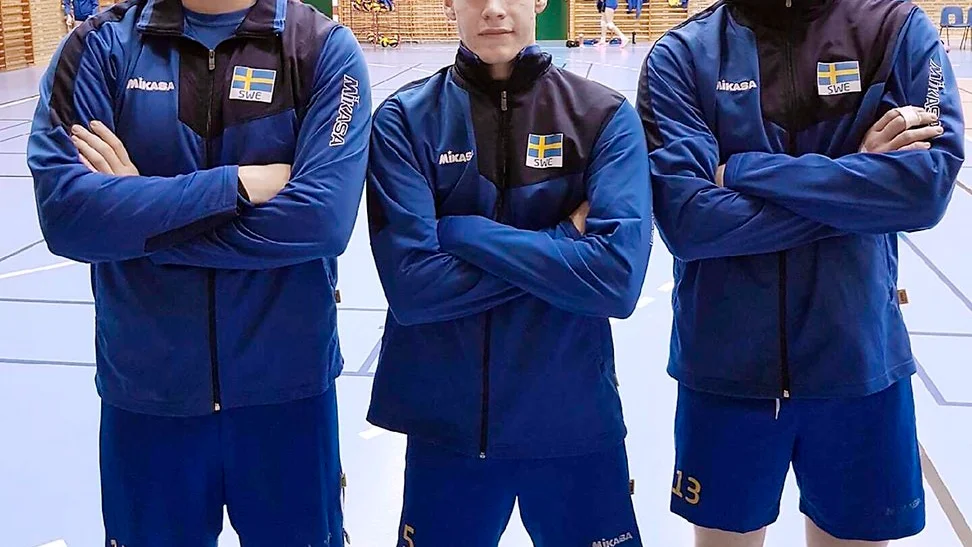 Kalle Bergström, Hugo Berglund och Viktor Gustafsson har Vingåkerskillarna med landslagsrutin och som pluggar på volleygymnasiet i Falköping. I helgen kommer de hem och förstärker VVK i SM.