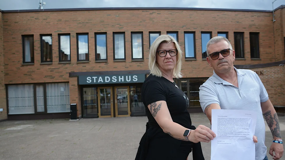 Petra Dahlström Wall är ordförande i Kommunal i Vimmerby och Tony Söder har motsvarande roll i Vision. Tillsammans företräder de runt 1 100 kommunalt anställda medlemmar. I en skrivelse ryter de nu till mot nya nedskärningar på runt tio miljoner kronor i budgeten för nästa år. 