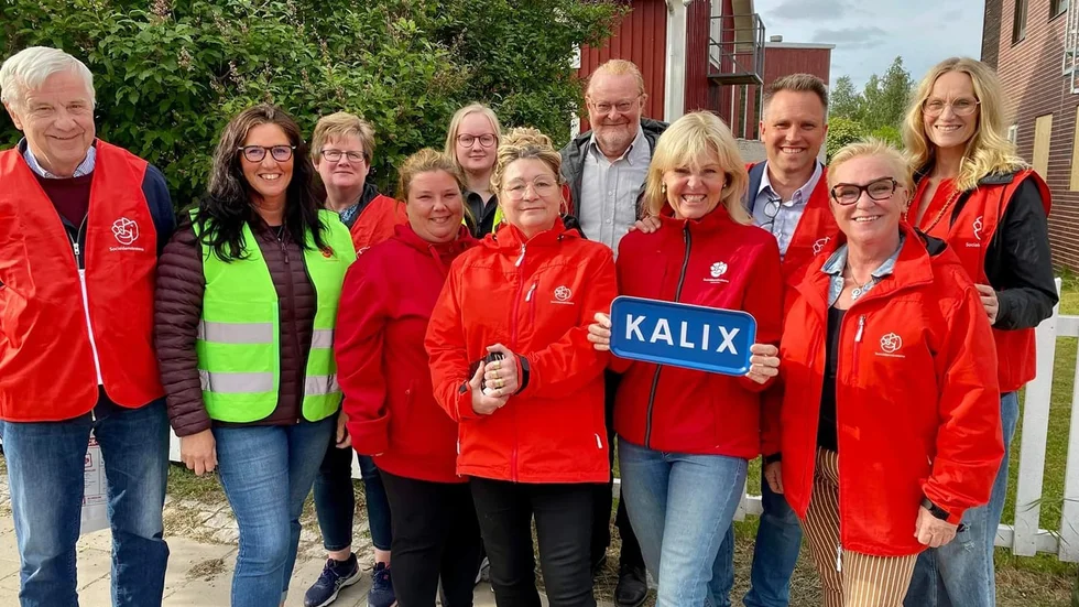 Under torsdagskvällen fick en del kalixbor ett oväntat besök. Handelsminister Anna Hallberg (S) knackade dörr tillsammans med ett gäng lokala partiarbetare.