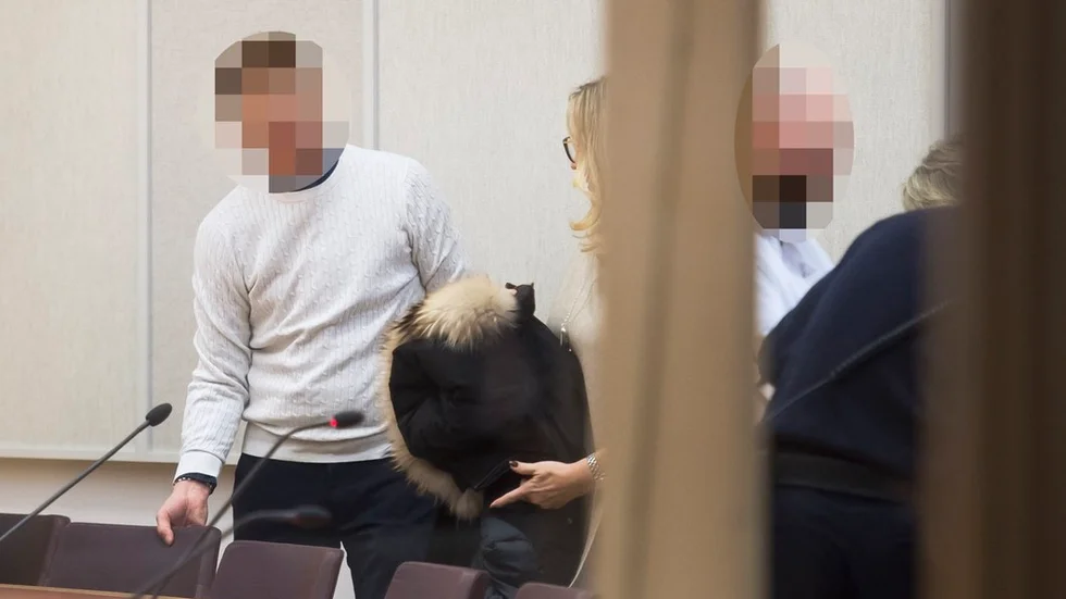 Den åtalade 40-åringen förhördes då rättegången om knarkfabriken i Sjösa inleddes i Nyköpings tingsrätt på fredagen.