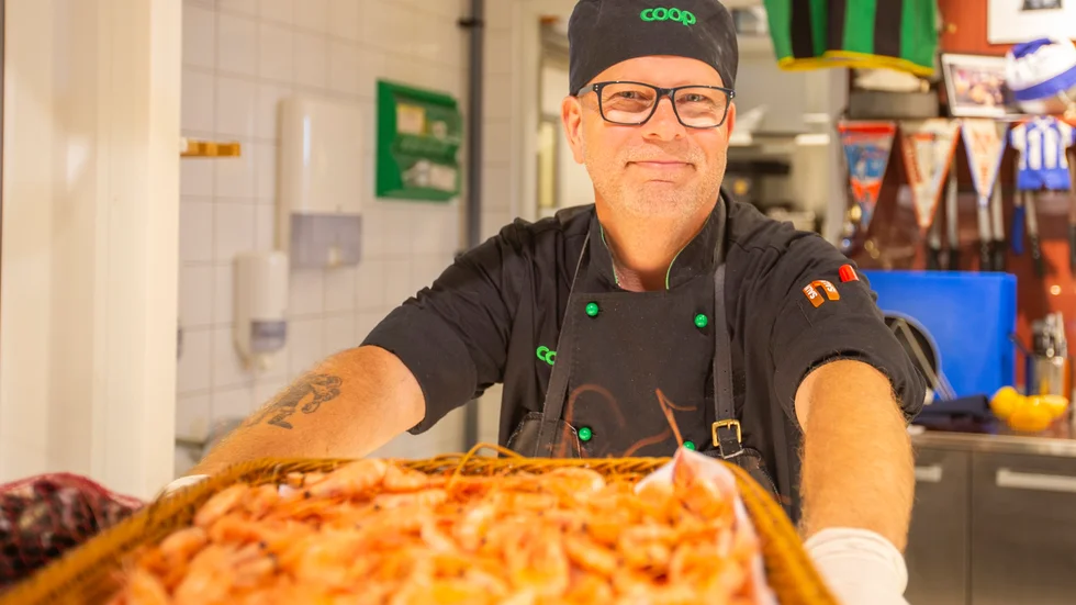 Tomas Morian är ett nytillskott i fisk- och skaldjursavdelningen på Stora Coop. 