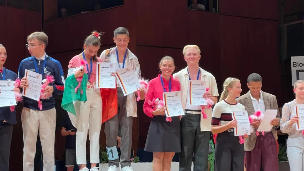 Amanda Berglind och Valdemar Selgeryd (till höger) tog brons på junior-VM.