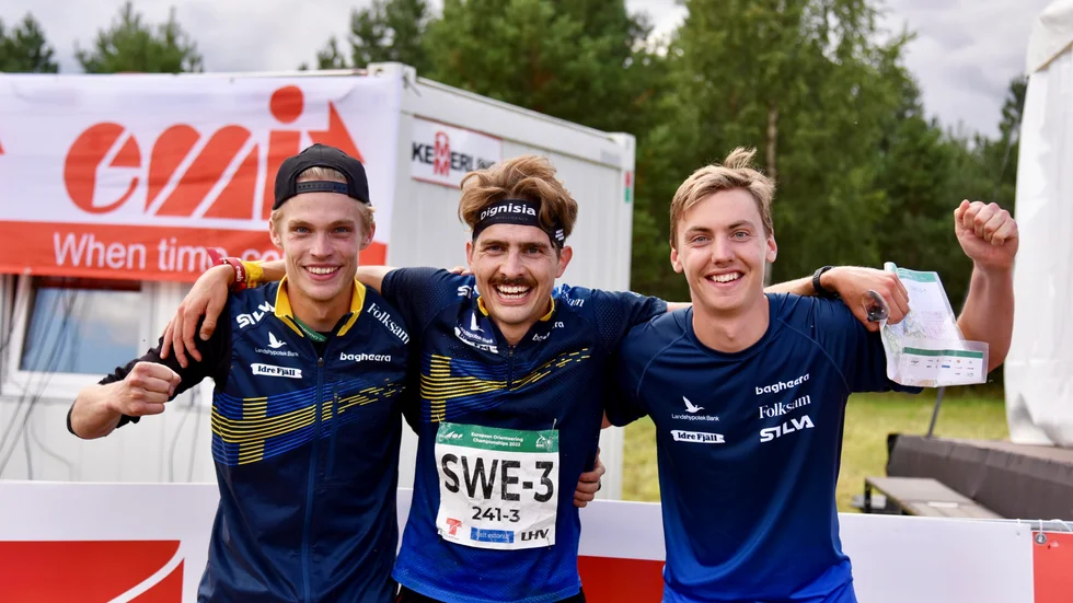 Viktor Svensk, Max Peter Bejmer och Isac von Krusenstierna tog silver i orienterings-EM.