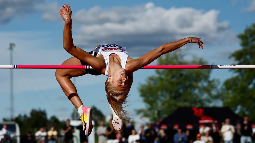 Maja Nilsson, infriade favoritskapet, och vann SM-guld i höjdhopp i Norrköping. Hennes första SM-titel utomhus i karriären.