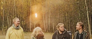 Bjäran spelar folkmusik med ös