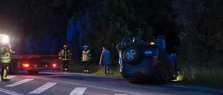 Bil voltade på riksväg 52