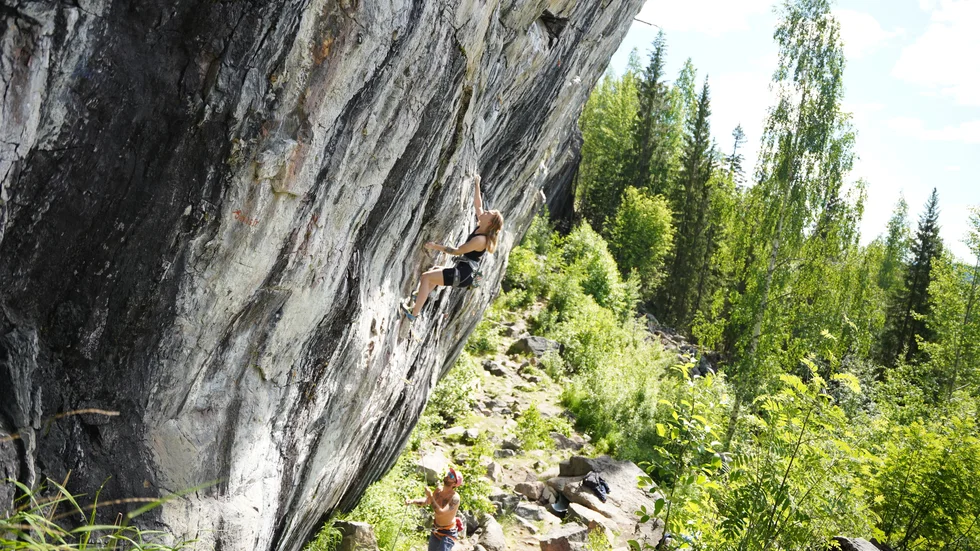 The Snipen rock is located outside Niemisel. The so-called MTV-wall is 60-70 metres wide and rises 25 metres above the ground level at the highest point. Olivia Andersson has been climbing for about two years.