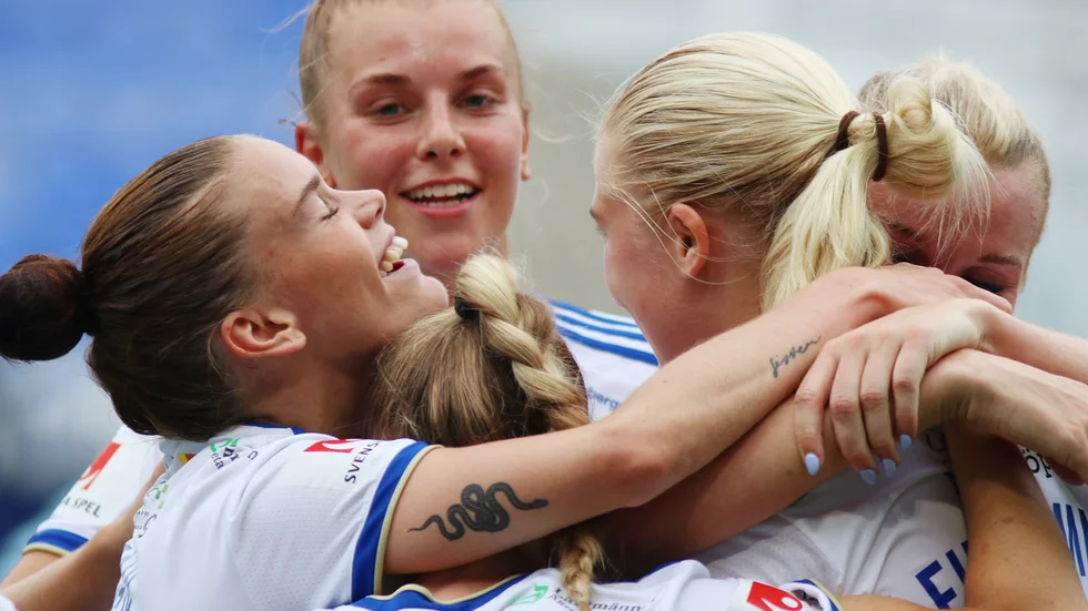 IFK-jubel med My Cato, Dilja Zomers och Wilma Leidhammar.