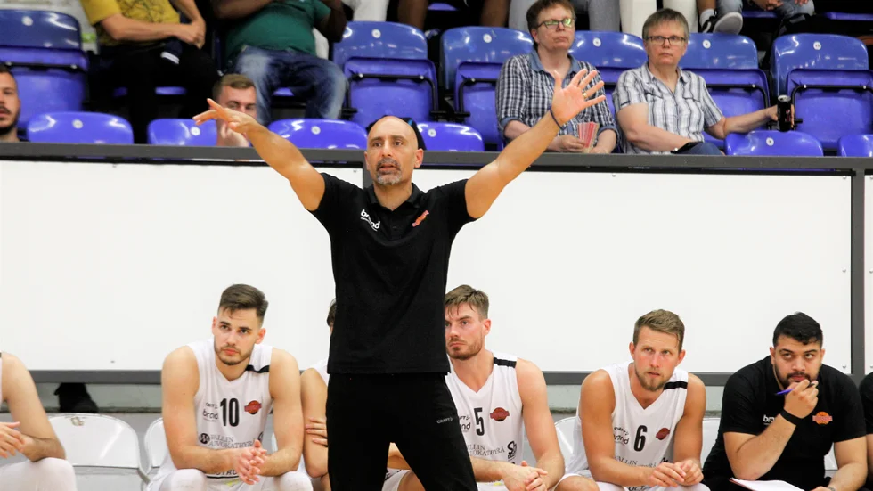 Panagiotis Nikolaidis är Uppsala Baskets nye coach. Första träningsmatchen slutade i seger.