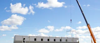 Provisoriska skolan byggs av moduler