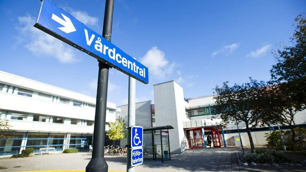 En väl fungerade primärvård är en mycket kostnadseffektiv vårdform som bygger på personliga möten. Något som man bör tänka på i debatten om ökad digitalisering, skriver insändarskribenterna.