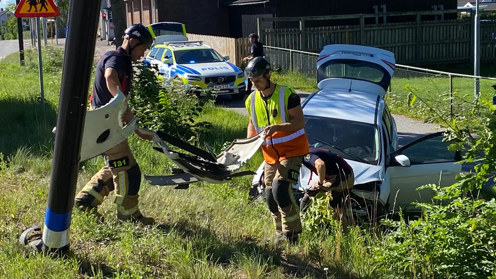 Bilen blev rejält tillknycklad i fronten efter trafikolyckan på Finspångsvägen på fredagsförmiddagen. 