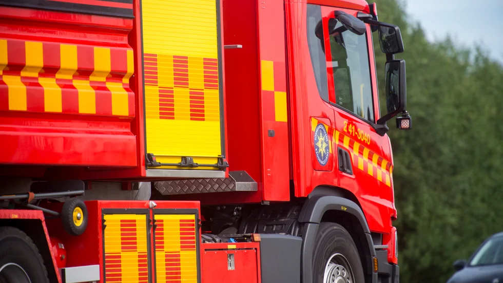 Räddningstjänsten fick rycka ut till en balkongbrand under midsommarafton.