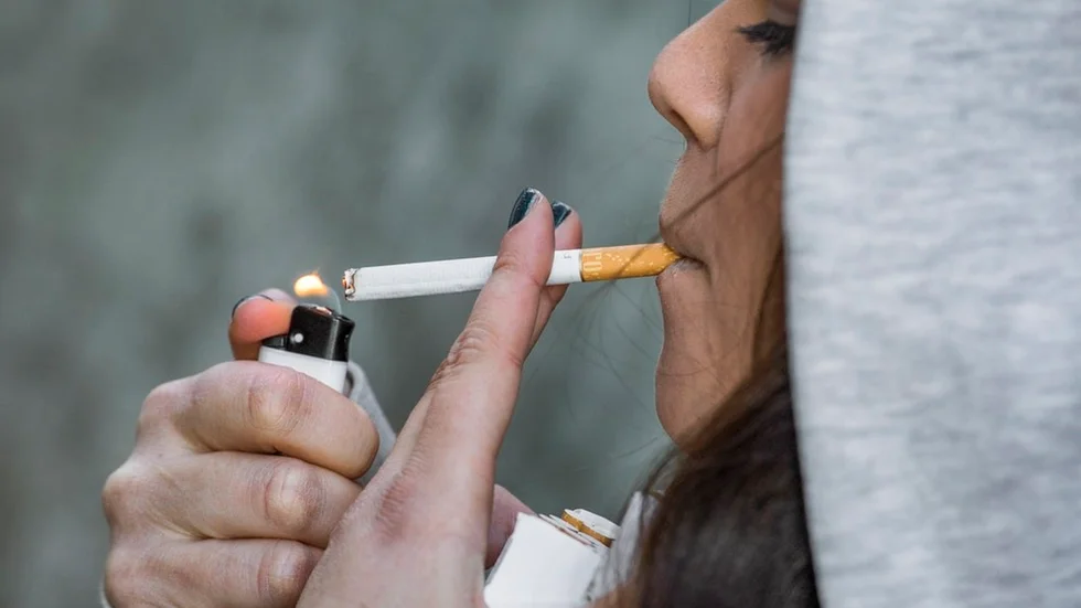 Det är ju korkat att slösa bort sina pengar på cigaretter, skriver signaturen "Äcklad 13-åring.
