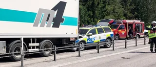 Totalstopp på Kvicksundsbron i sex timmar efter lastbilskrock