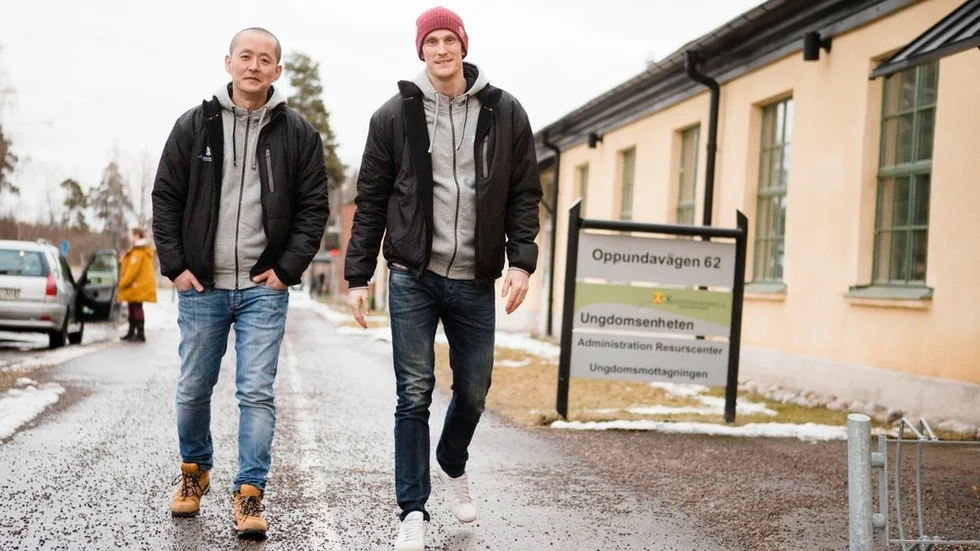 Magnus Moström och Joakim Smedberg arbetar som ungdomsbehandlare och fältassistenter inom socialförvaltningen.