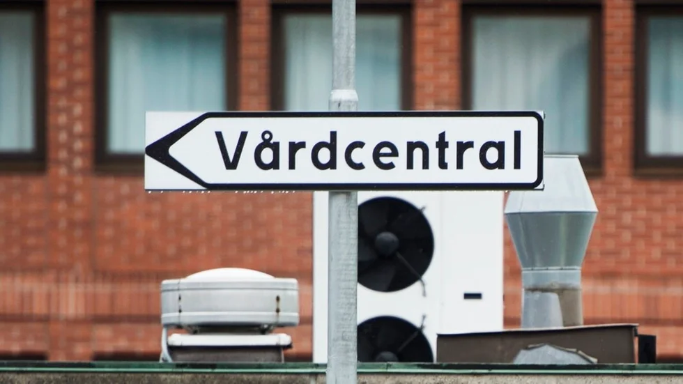 Omfördela landstingets pengapåse och se till att primärvården får de resurser som krävs, skriver moderat landstingspolitiker.