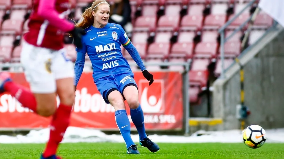 Mittbacken Vaila Barsley är ett osäkert kort inför Uniteds seriepremiär borta mot Djurgården under lördagseftermiddagen.