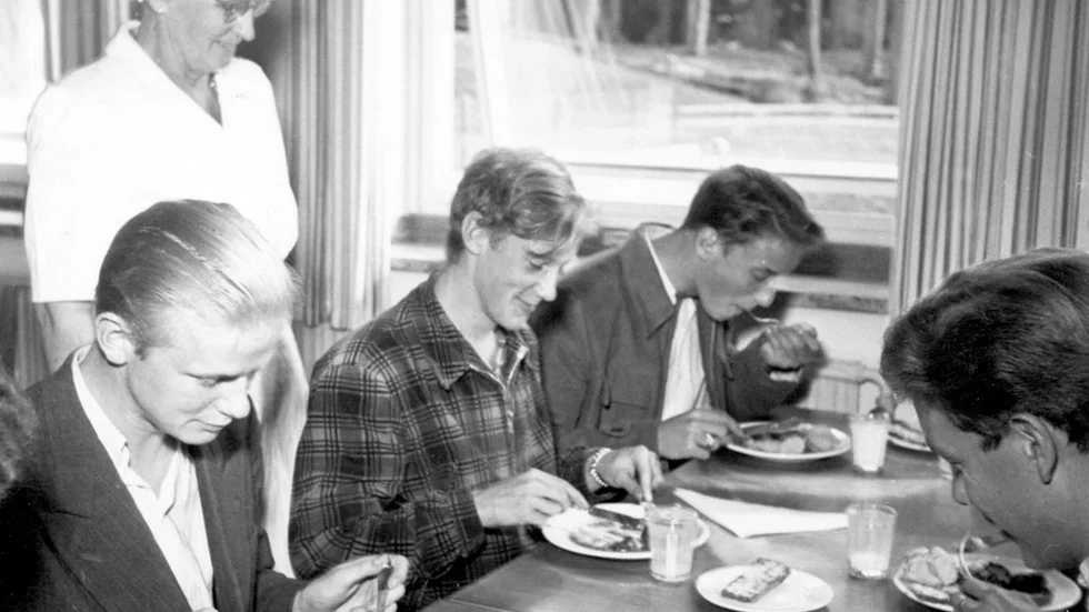 Eleverna vid Läroverket i Katrineholm var de första som serverades skollunch.