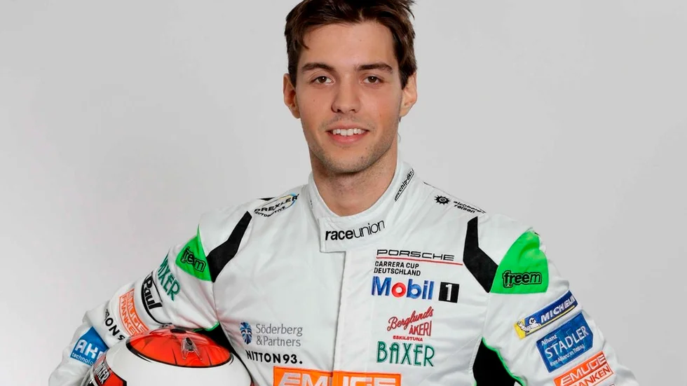 Henric Skoog har med dubbla femteplatser under premiärhelgen gett sig själv en fin inledning på årets Carrera Cup Tyskland.