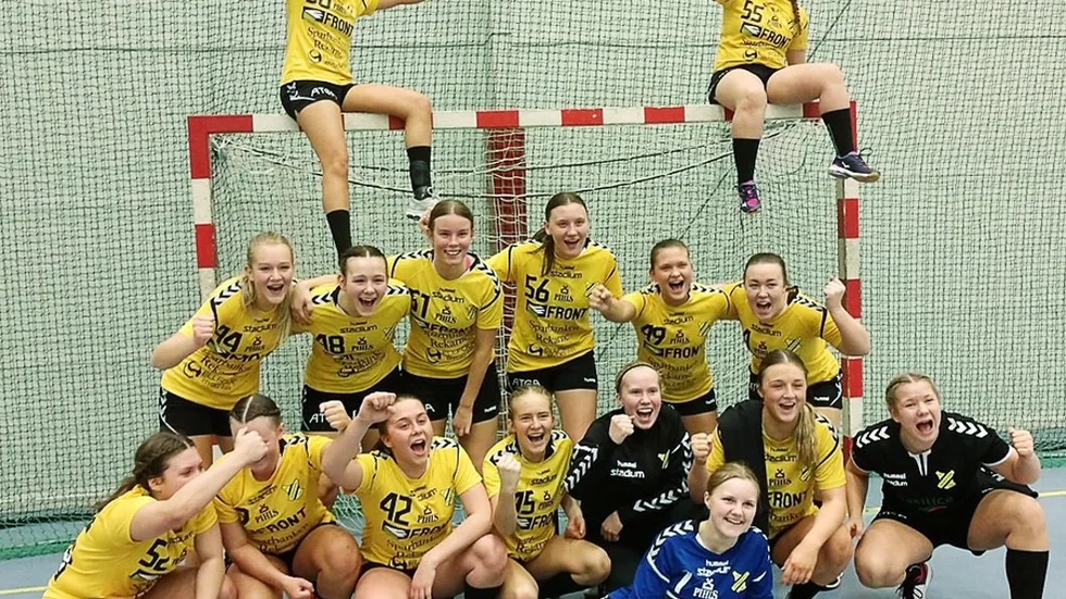 Med esset Sofia Delac långtidsskadad fick övriga kliva fram och det gjorde de i helgen. En stark kollektiv insats förde Torshällaklubbens F16-lag till steg 4 i ungdoms-SM.
