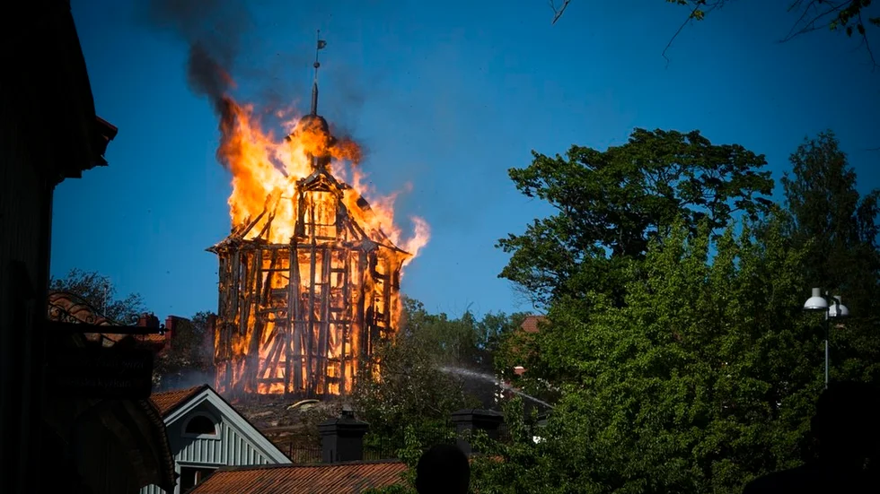 Det Östra klocktornet i Nyköping som byggdes 1725 brann ner till grunden den 2 juni 2017.