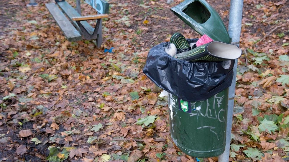 Signaturen Lantmästare efterlyser fler papperskorgar.  FOTO: TT