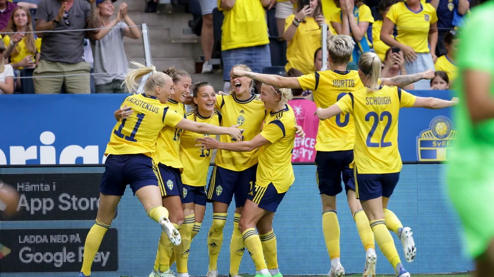Svenskt jubel efter Johanna Rytting Kaneryds 1–1-mål i tisdagens fotbollslandskamp mellan Sverige och Brasilien på Friends arena.