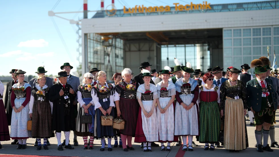 Storprotester inför G7-mötet i Bayern verkar utebli, men den bayerska välkomstkommittén är på plats.