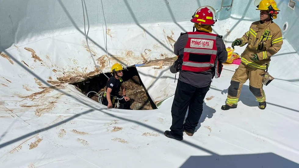 På bilden syns slukhålet i poolen. En man i 30-årsåldern dog efter att han sugits ner av vattenmassorna i det 13 meter djupa hålet.